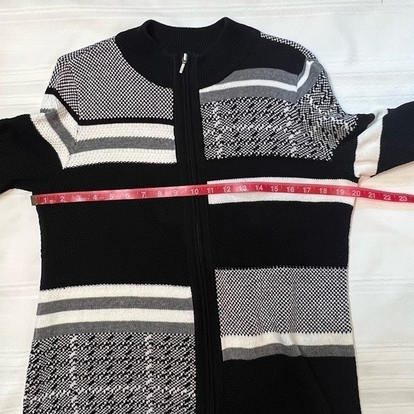 $5 ADD ON with $15+ Bundle Full Zip Cotton Cardigan Sweater Black White EUC - Picture 6 of 10